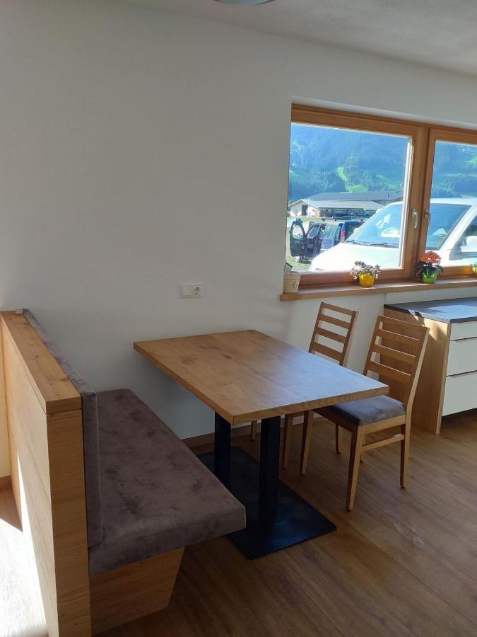 Großzügiges Apartment Georg Mayrhofen Hollenzen Exterior foto